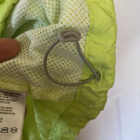 Columbia lightweight windbreaker  - Picture 6 of 9